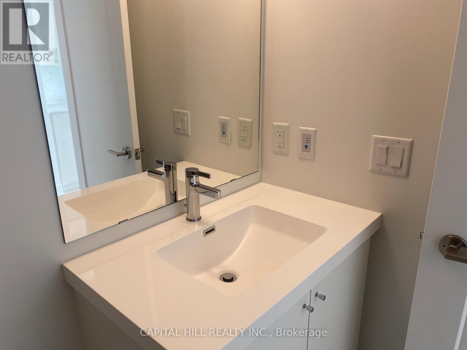 739 - 2425 Simcoe Street N, Oshawa, ON - Indoor Photo Showing Bathroom