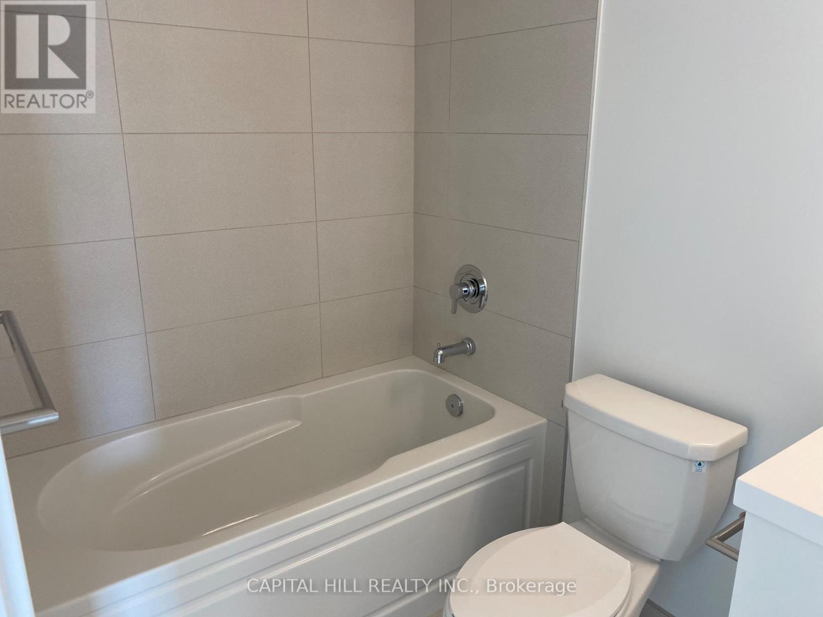 739 - 2425 Simcoe Street N, Oshawa, ON - Indoor Photo Showing Bathroom