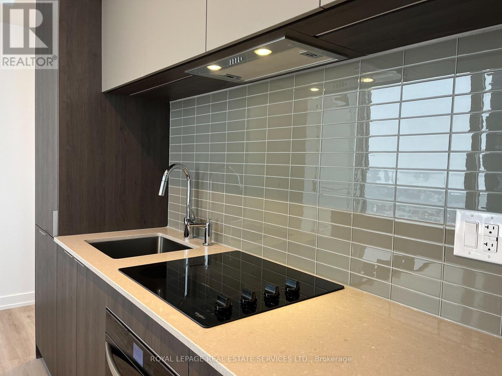 3210 - 395 Square One Drive, Mississauga, ON - Indoor Photo Showing Kitchen