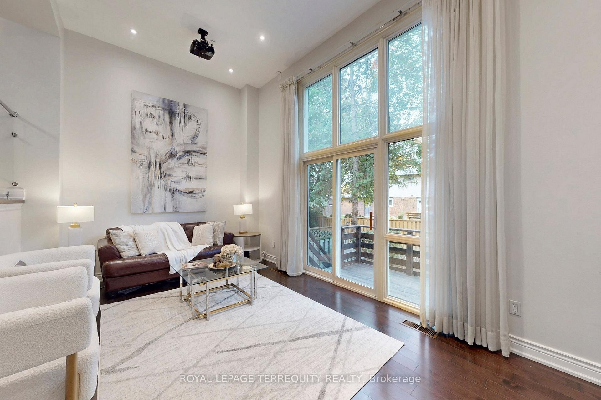 11 Stonedale Placeway, Toronto, ON - Indoor Photo Showing Living Room