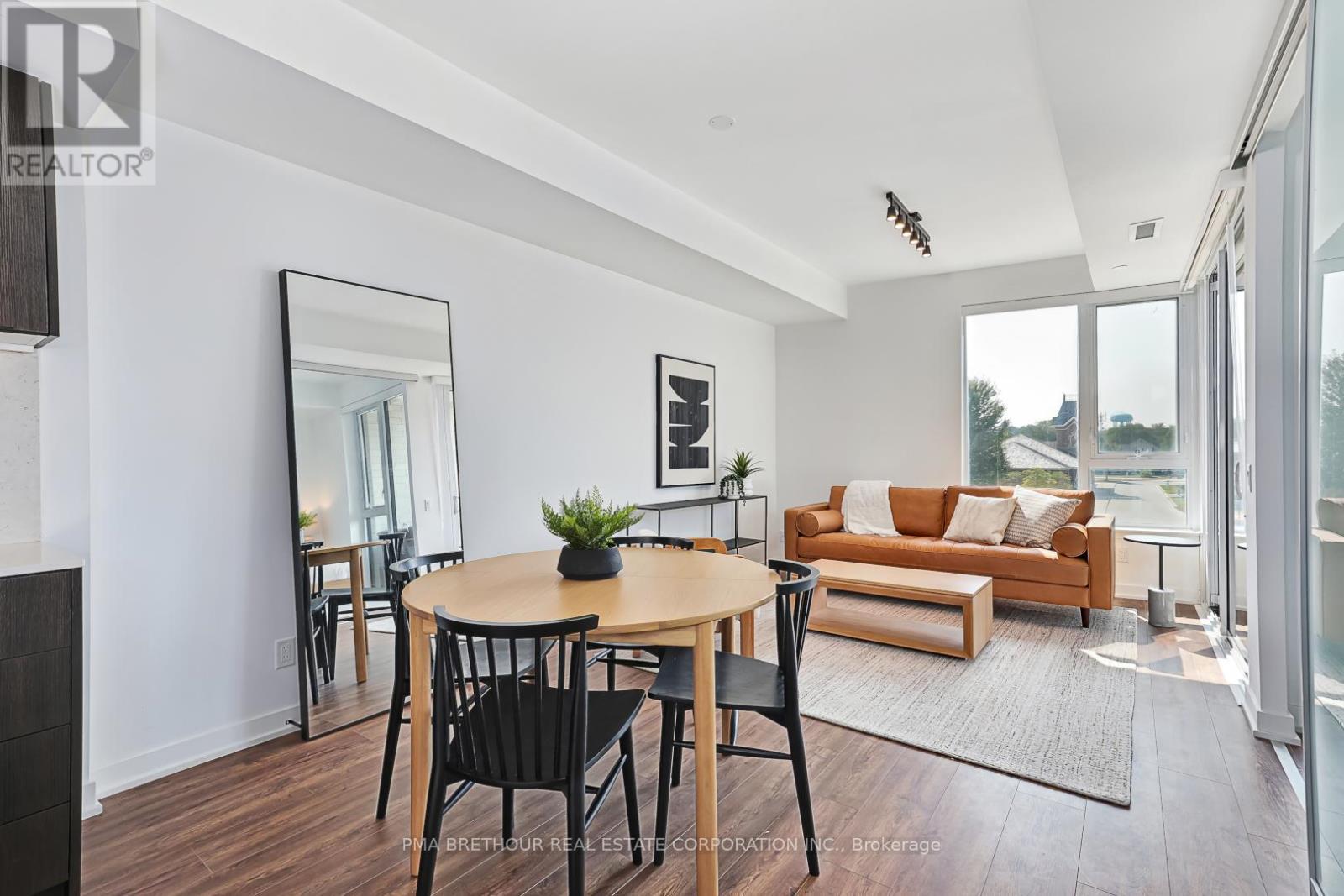 210 - 31 Huron Street, Collingwood, ON - Indoor