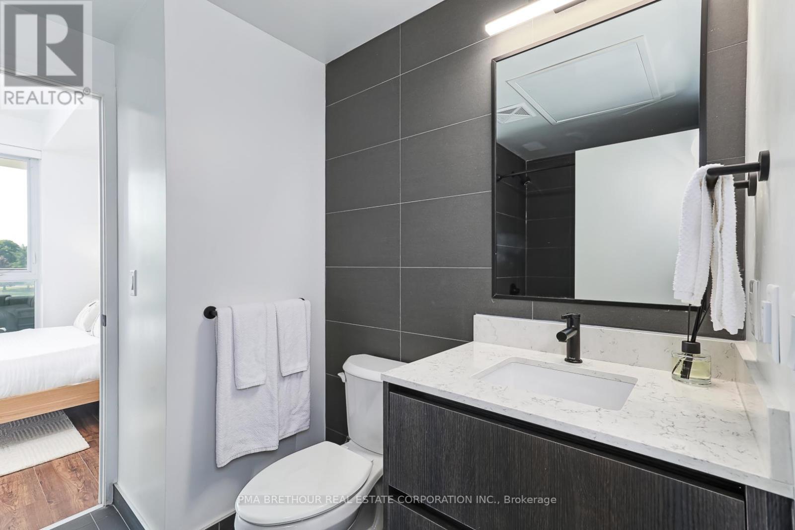 210 - 31 Huron Street, Collingwood, ON - Indoor Photo Showing Bathroom