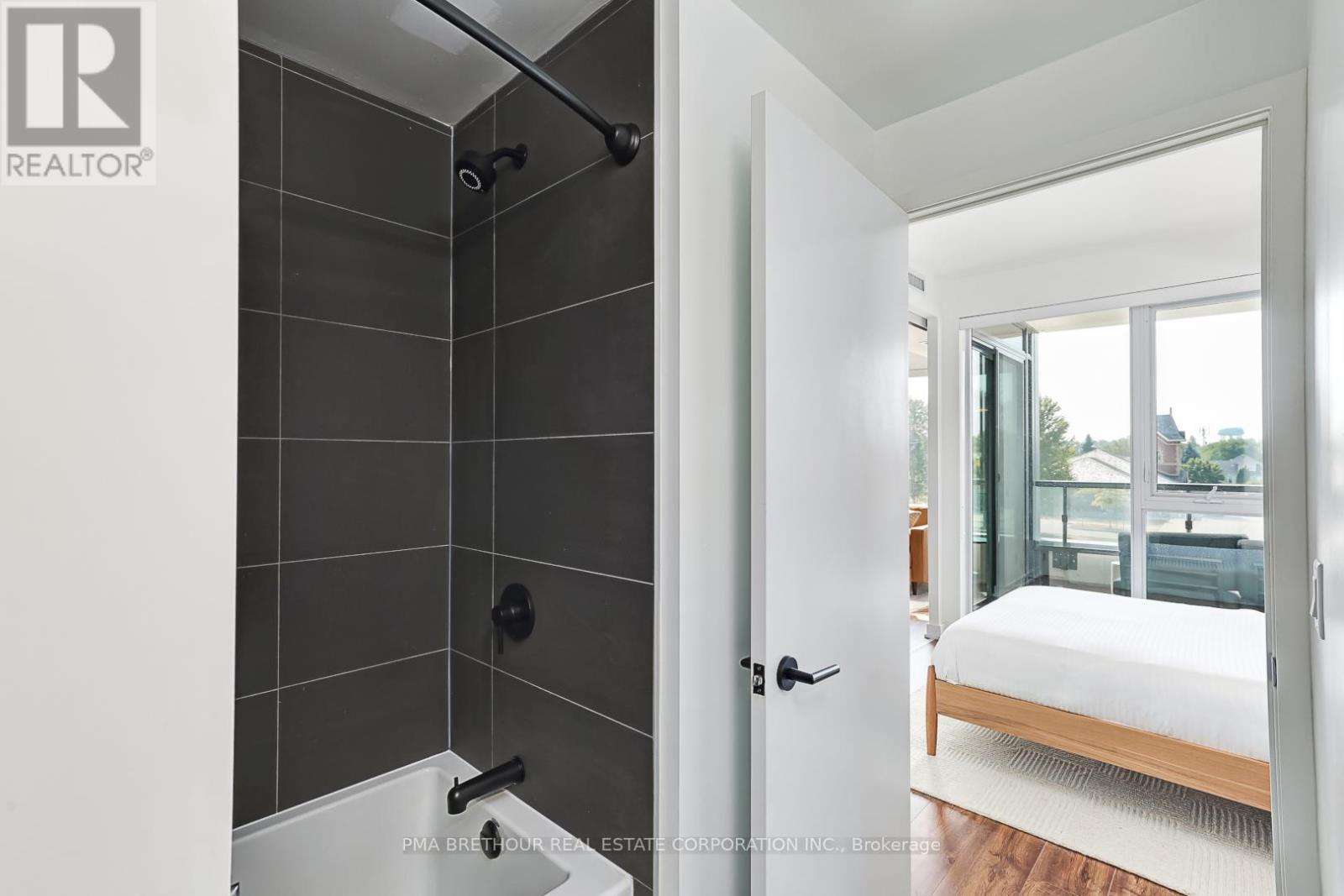 210 - 31 Huron Street, Collingwood, ON - Indoor Photo Showing Bathroom