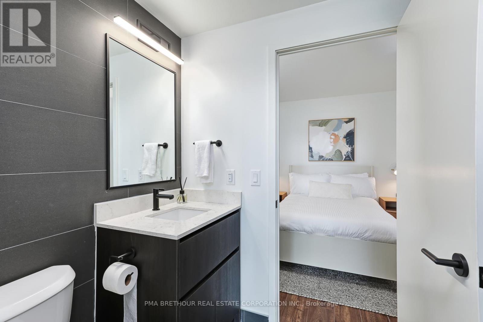 210 - 31 Huron Street, Collingwood, ON - Indoor Photo Showing Bathroom