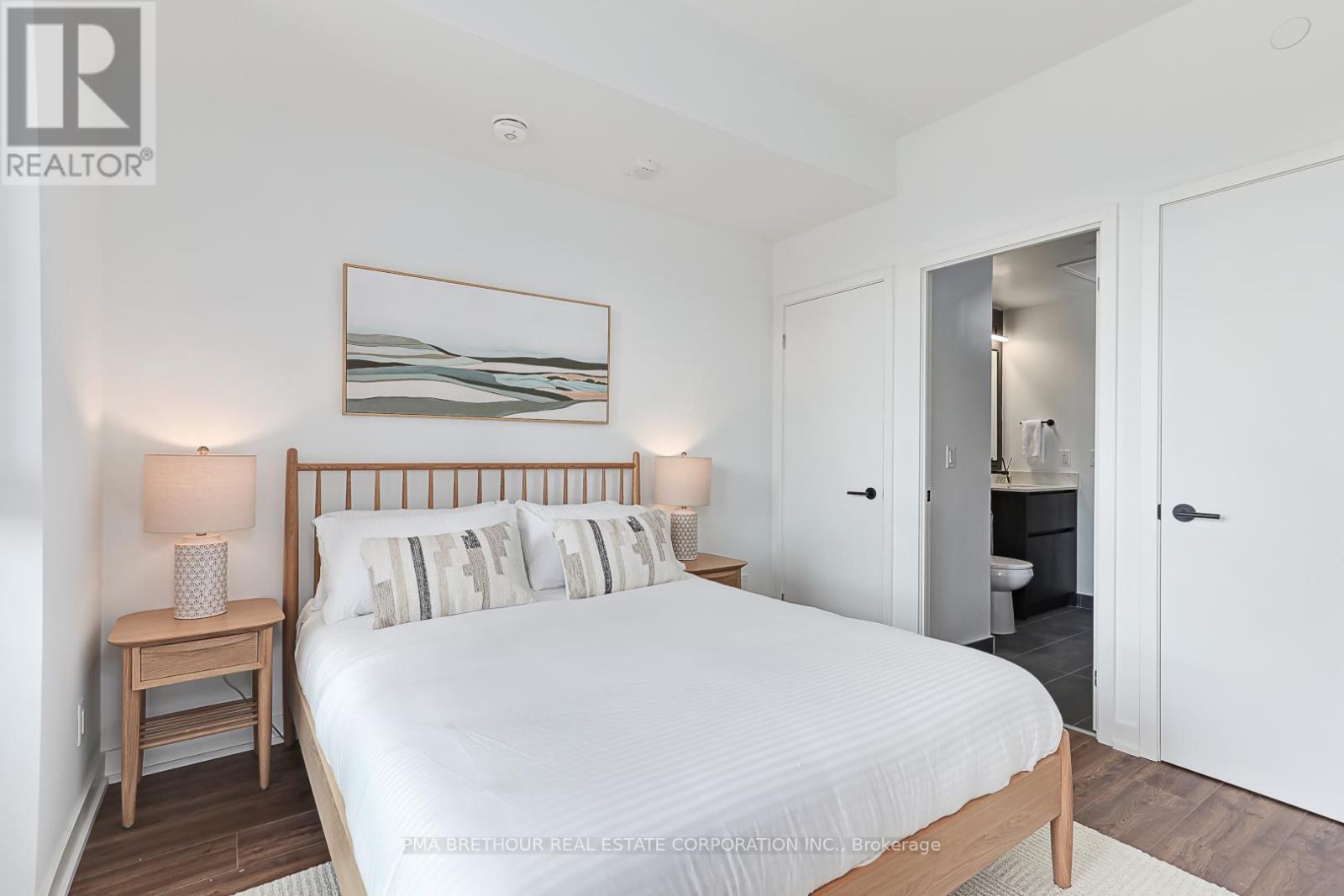 210 - 31 Huron Street, Collingwood, ON - Indoor Photo Showing Bedroom