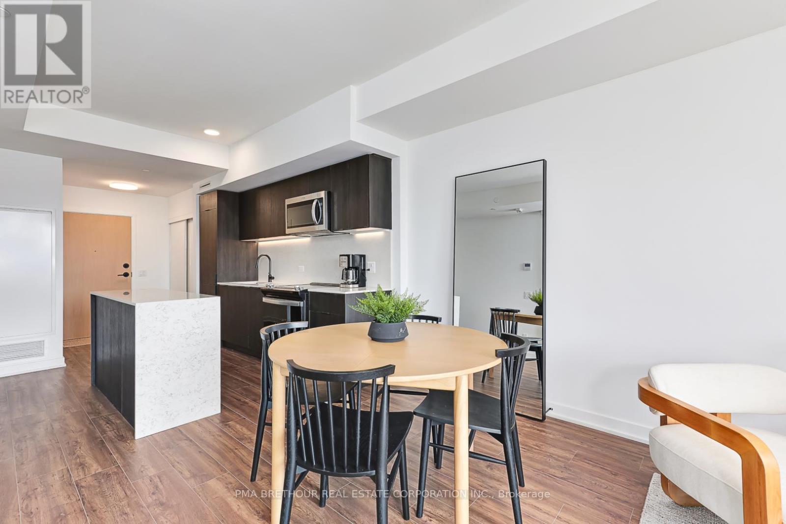 210 - 31 Huron Street, Collingwood, ON - Indoor Photo Showing Dining Room