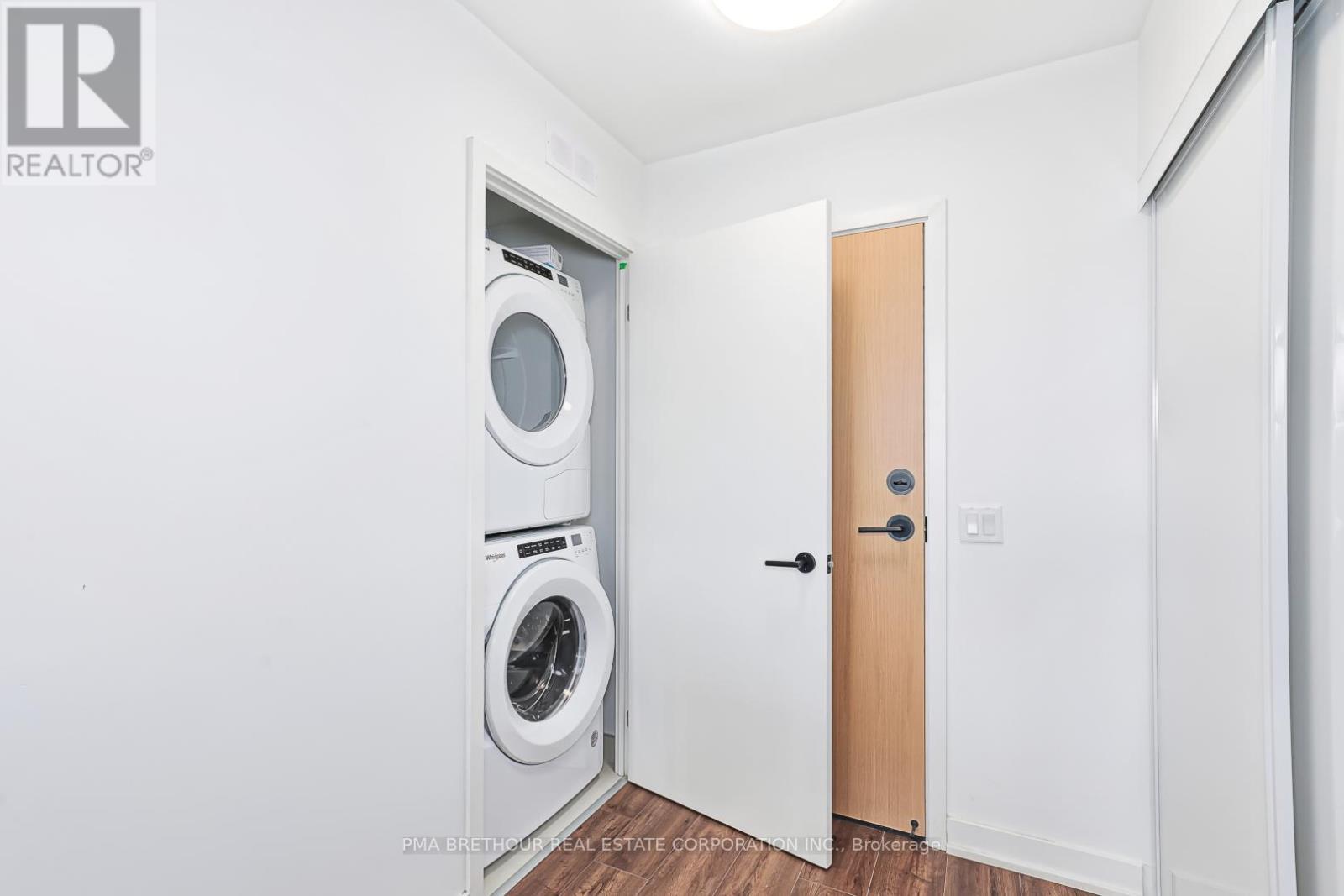 210 - 31 Huron Street, Collingwood, ON - Indoor Photo Showing Laundry Room