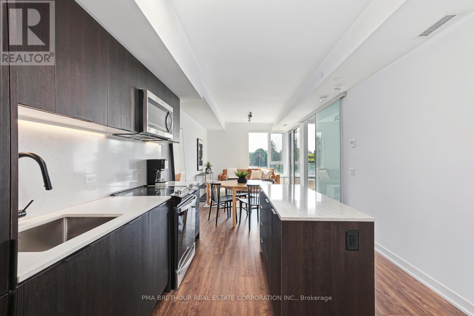210 - 31 Huron Street, Collingwood, ON - Indoor Photo Showing Kitchen With Upgraded Kitchen