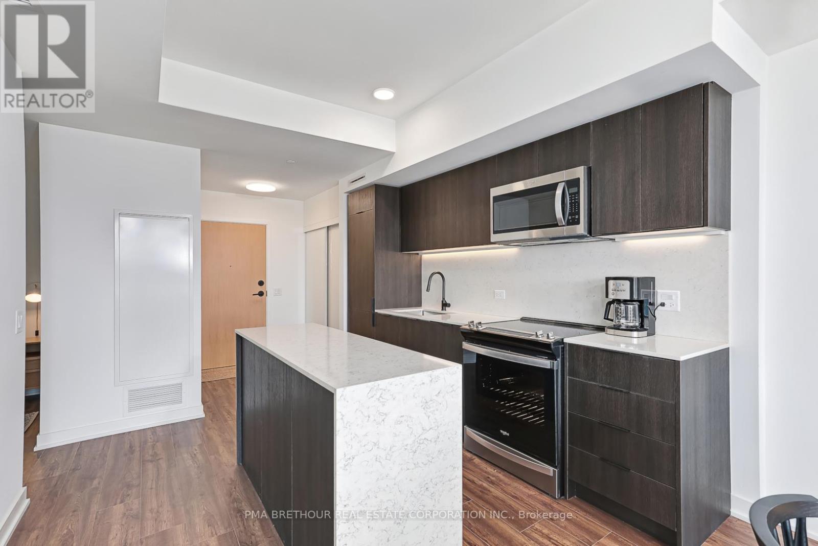 210 - 31 Huron Street, Collingwood, ON - Indoor Photo Showing Kitchen