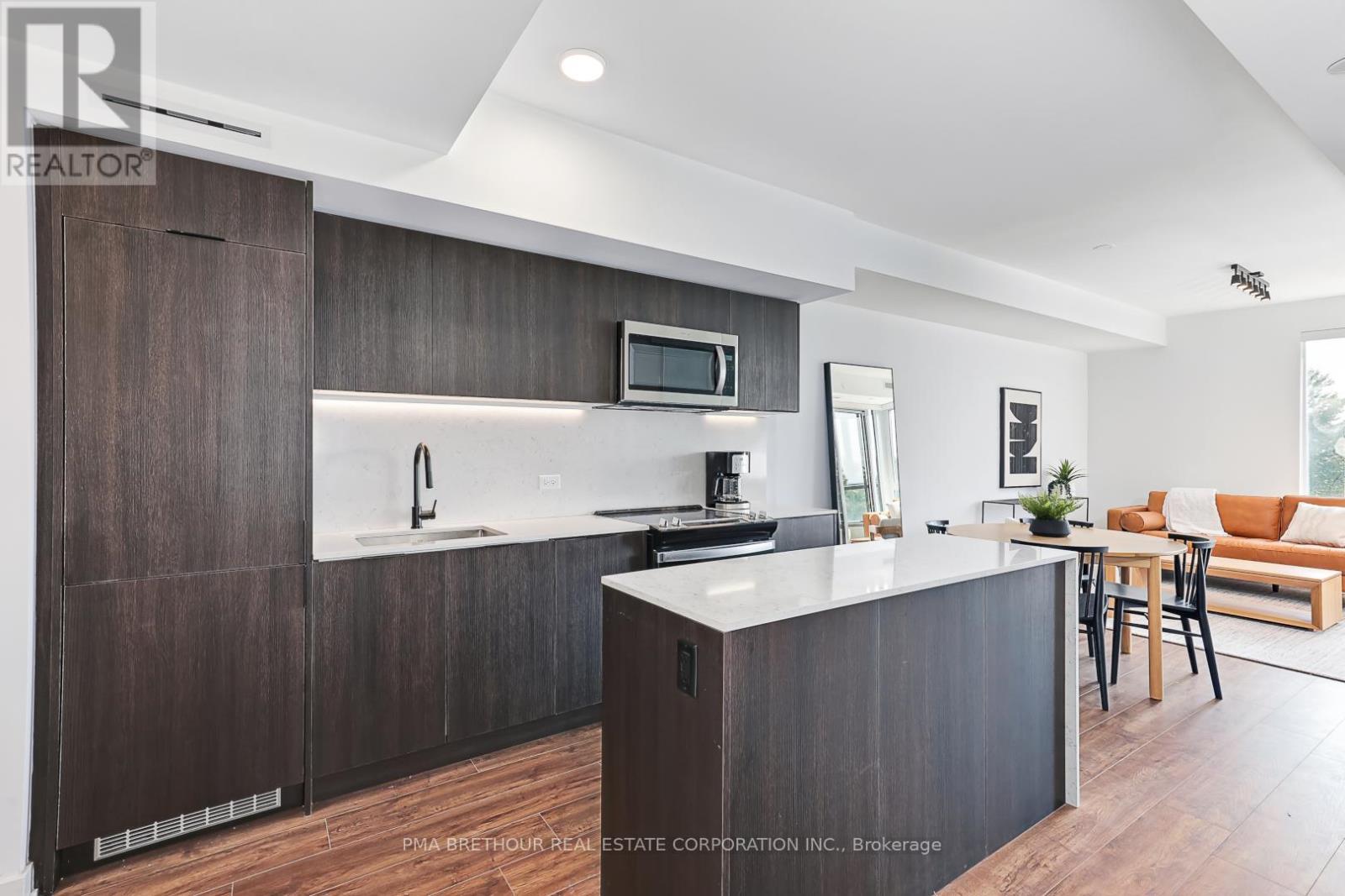 210 - 31 Huron Street, Collingwood, ON - Indoor Photo Showing Kitchen With Upgraded Kitchen
