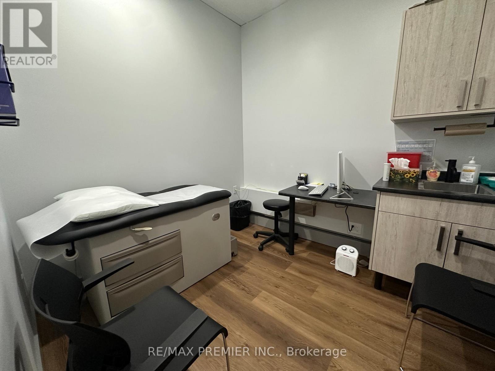 70 King Street E, Hamilton, ON