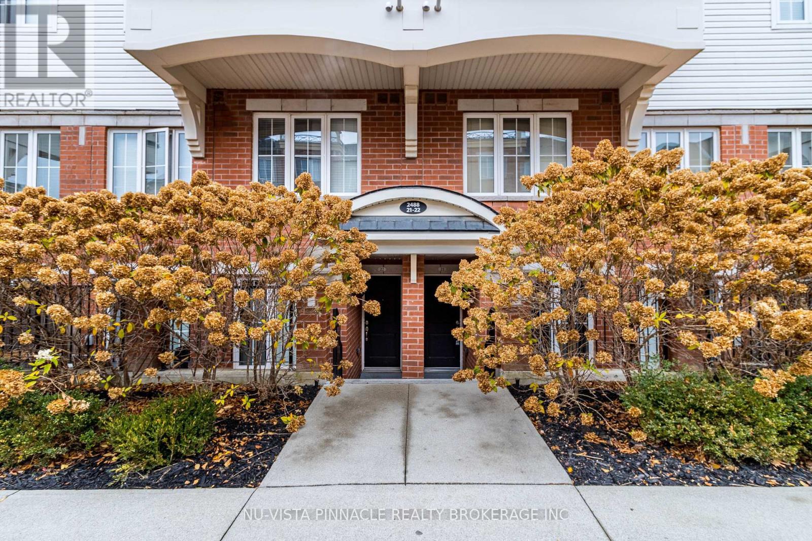 22 - 2488 Post Road, Oakville (Ro River Oaks), ON - Outdoor With Facade