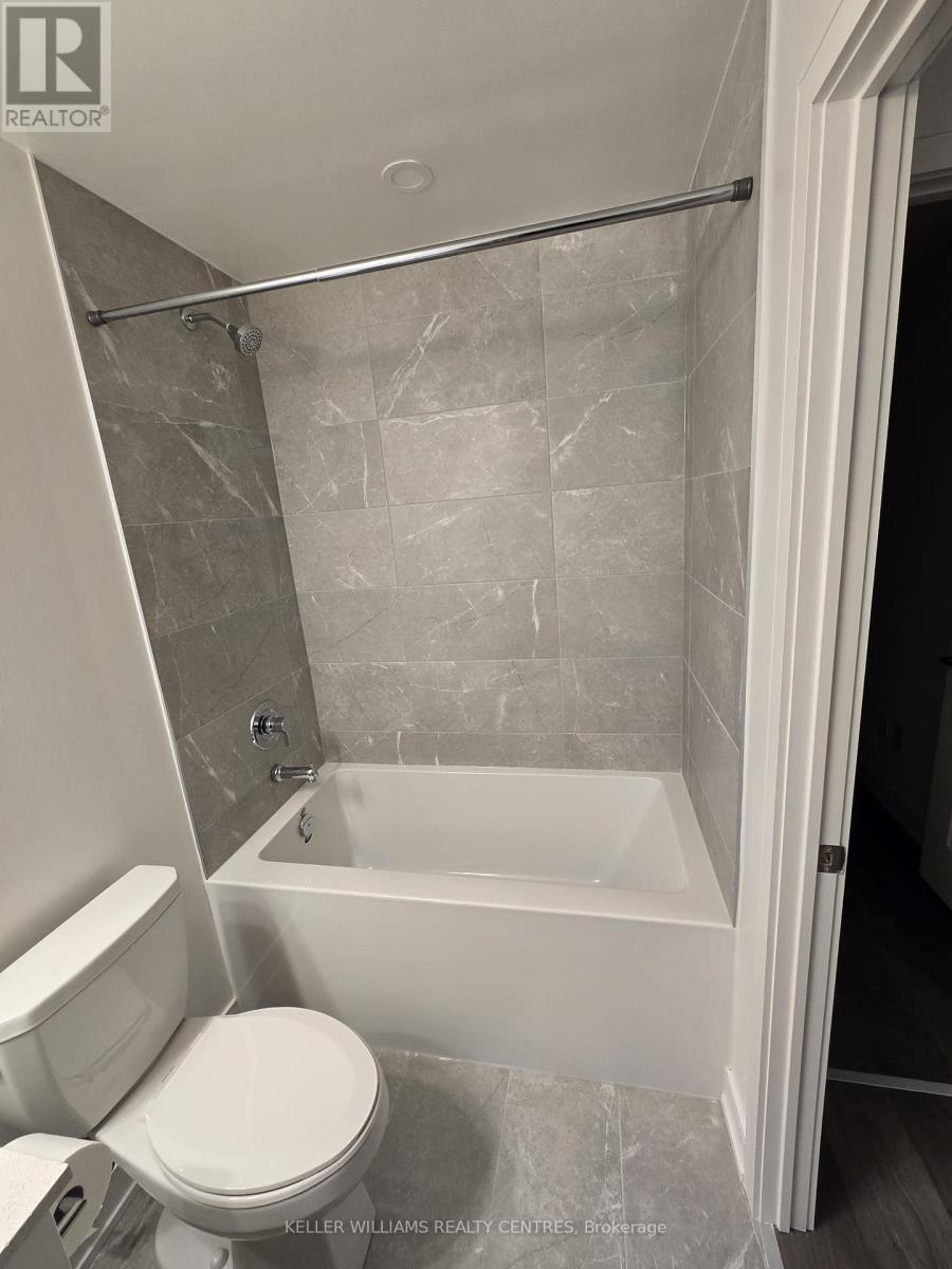 B 709 - 715 Davis Drive, Newmarket, ON - Indoor Photo Showing Bathroom