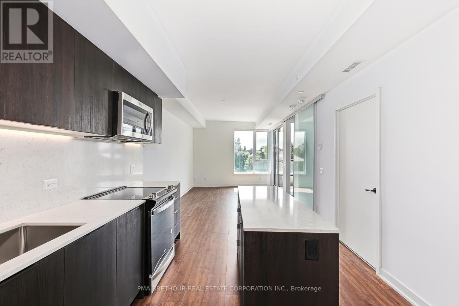 212 - 31 Huron Street, Collingwood, ON - Indoor Photo Showing Kitchen With Upgraded Kitchen