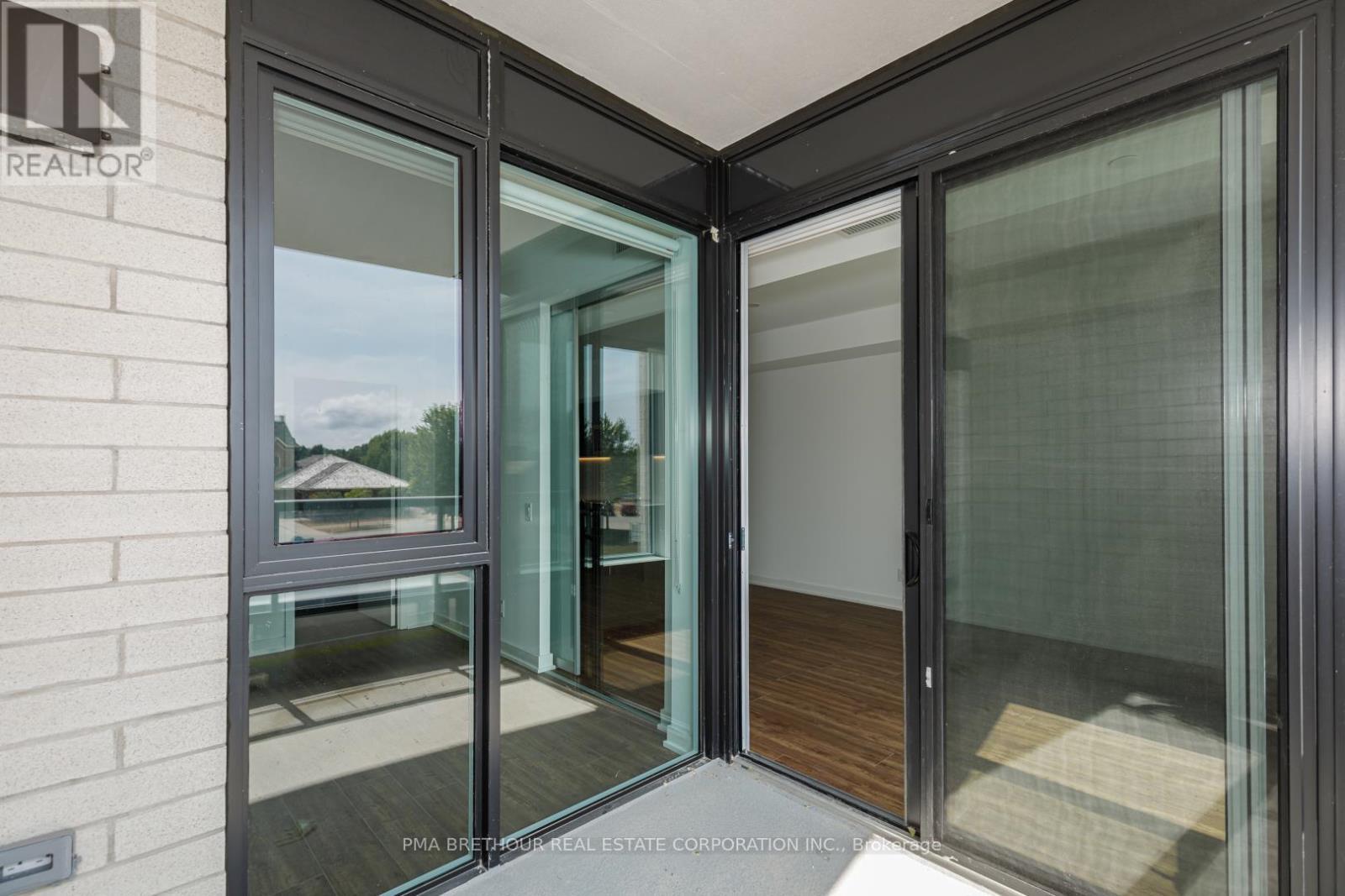 212 - 31 Huron Street, Collingwood, ON - With Exterior