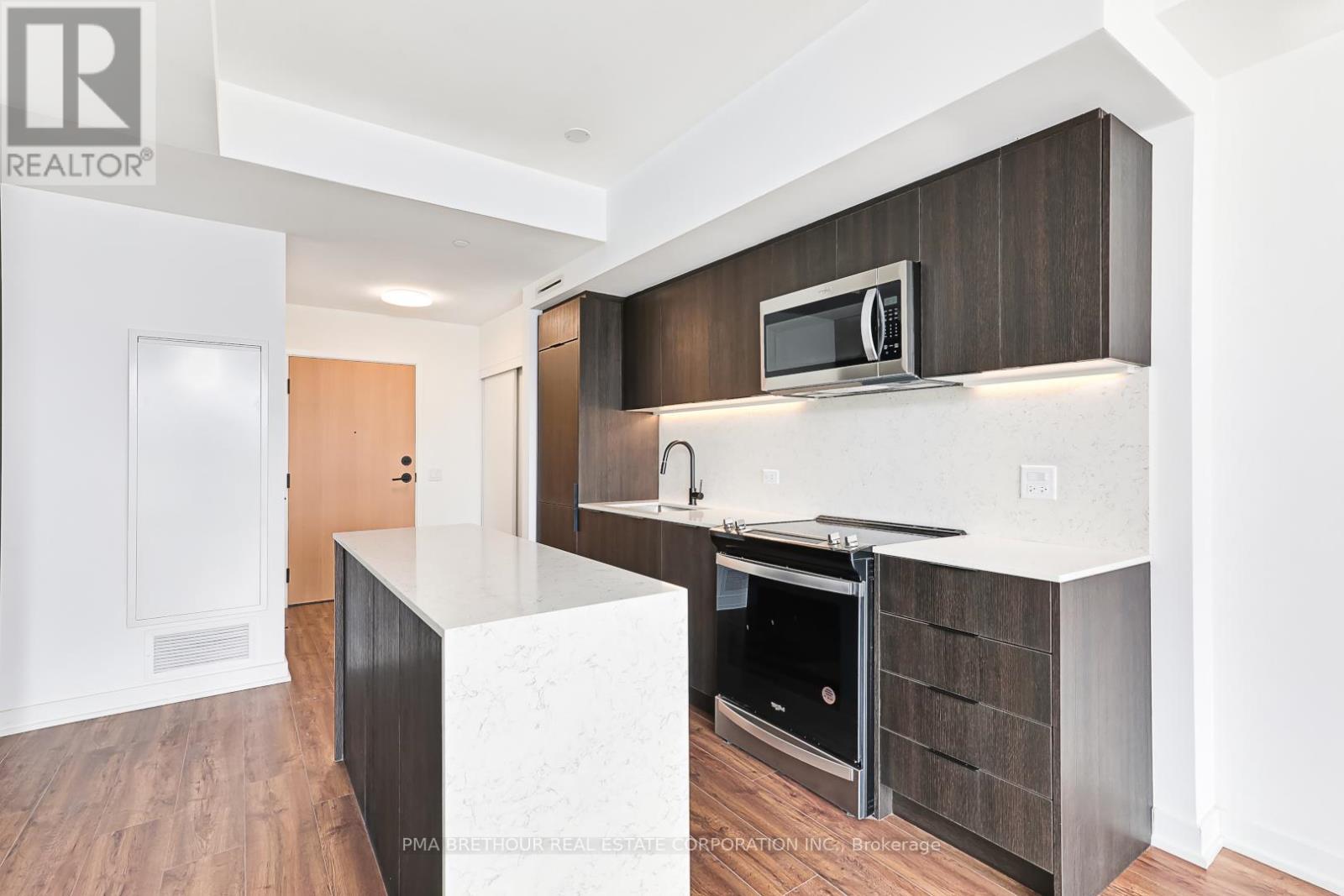 212 - 31 Huron Street, Collingwood, ON - Indoor Photo Showing Kitchen With Upgraded Kitchen