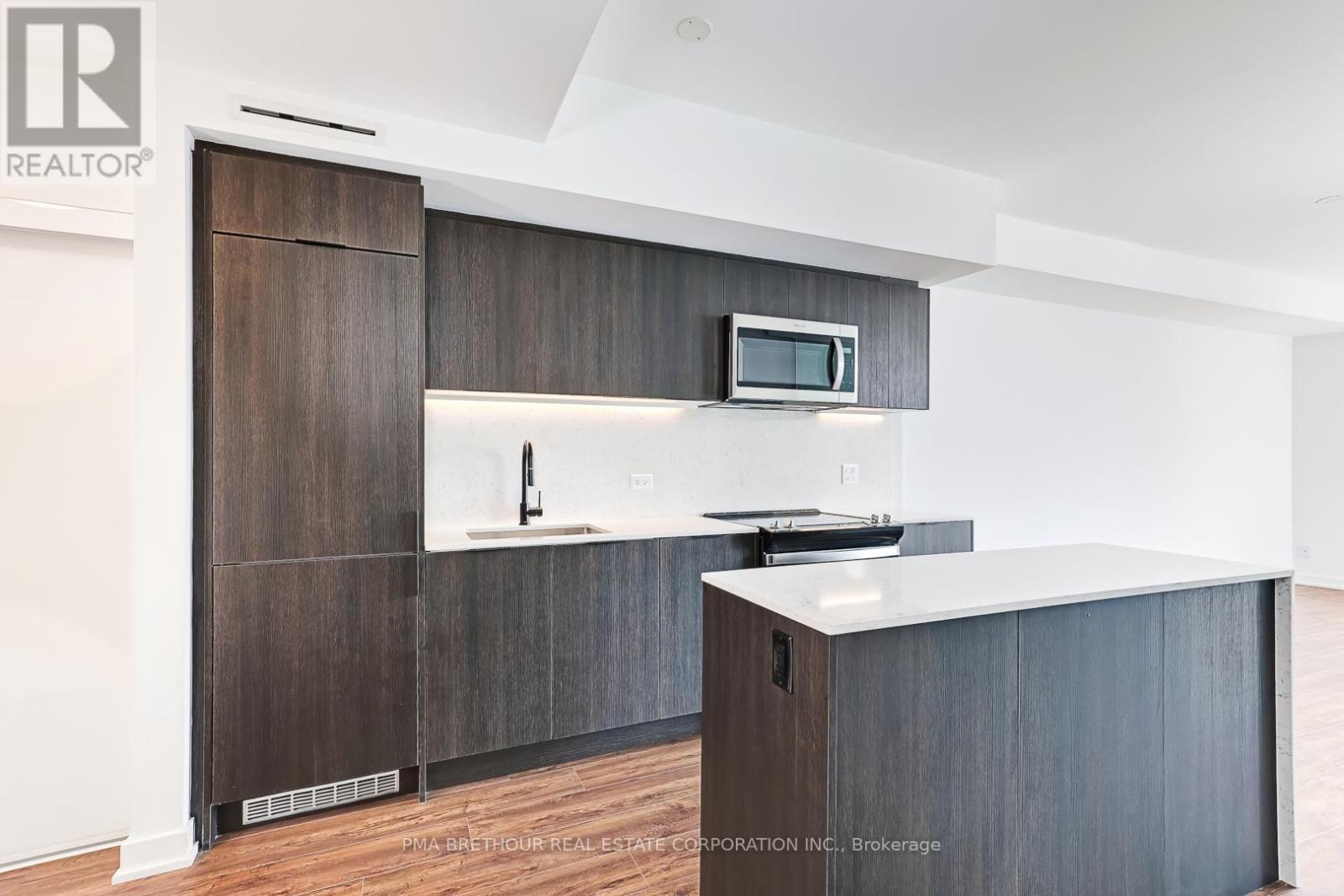 212 - 31 Huron Street, Collingwood, ON - Indoor Photo Showing Kitchen