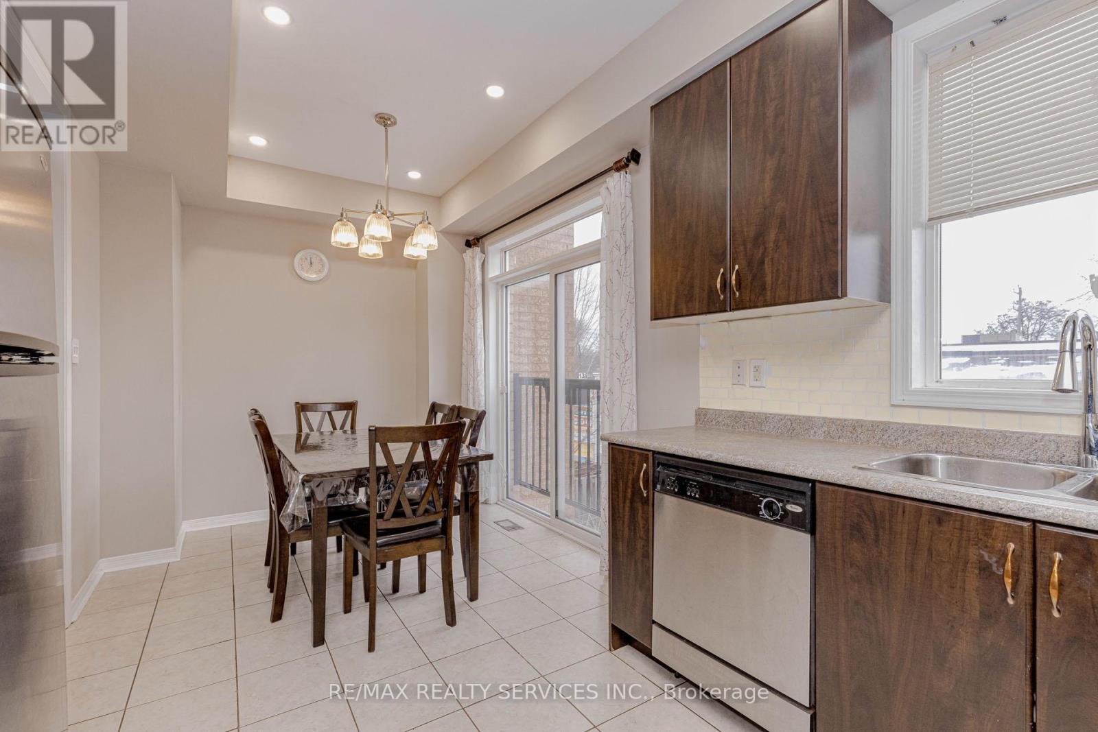 47 Curran Hall Crescent, Toronto, ON - Indoor