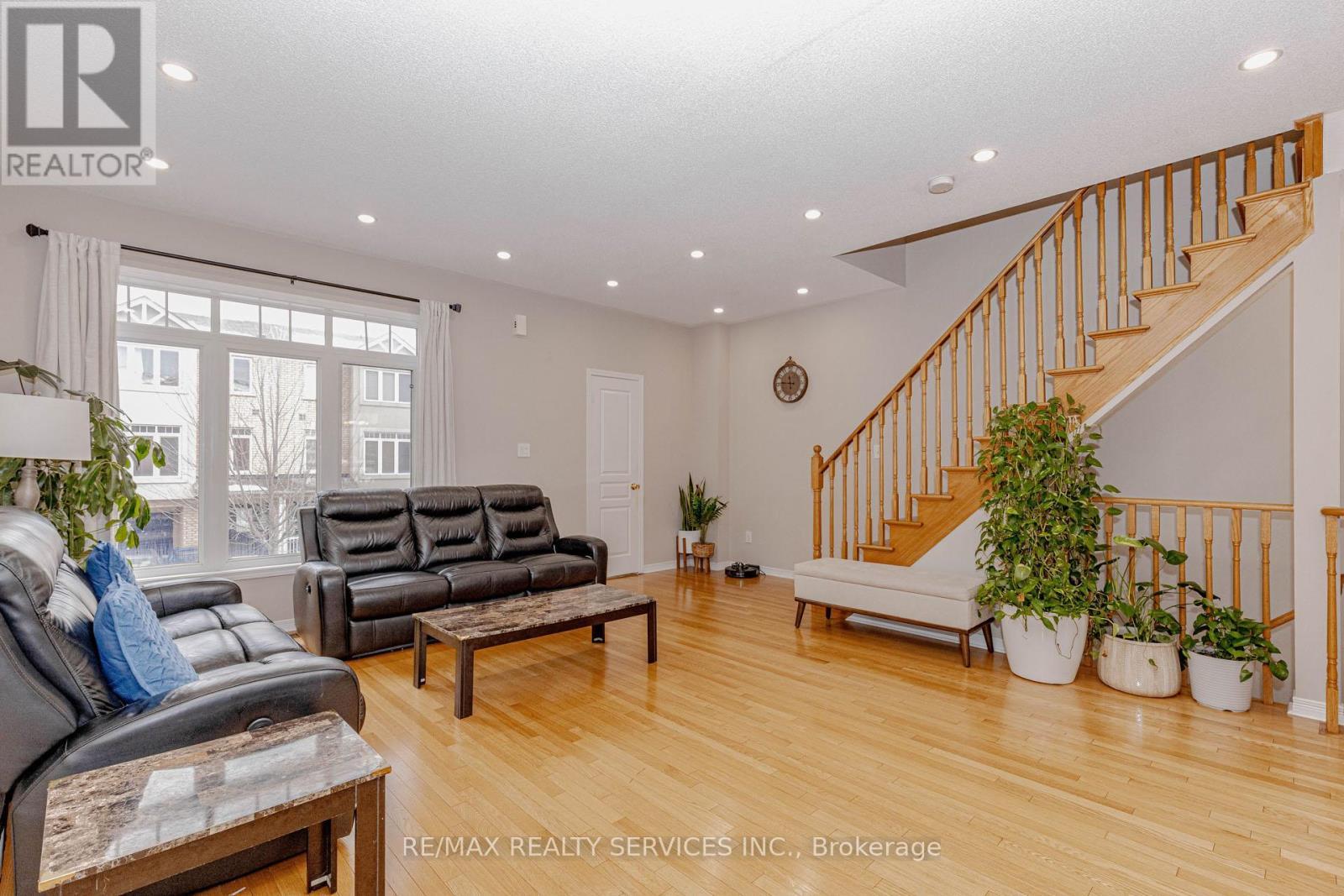 47 Curran Hall Crescent, Toronto, ON - Indoor Photo Showing Living Room