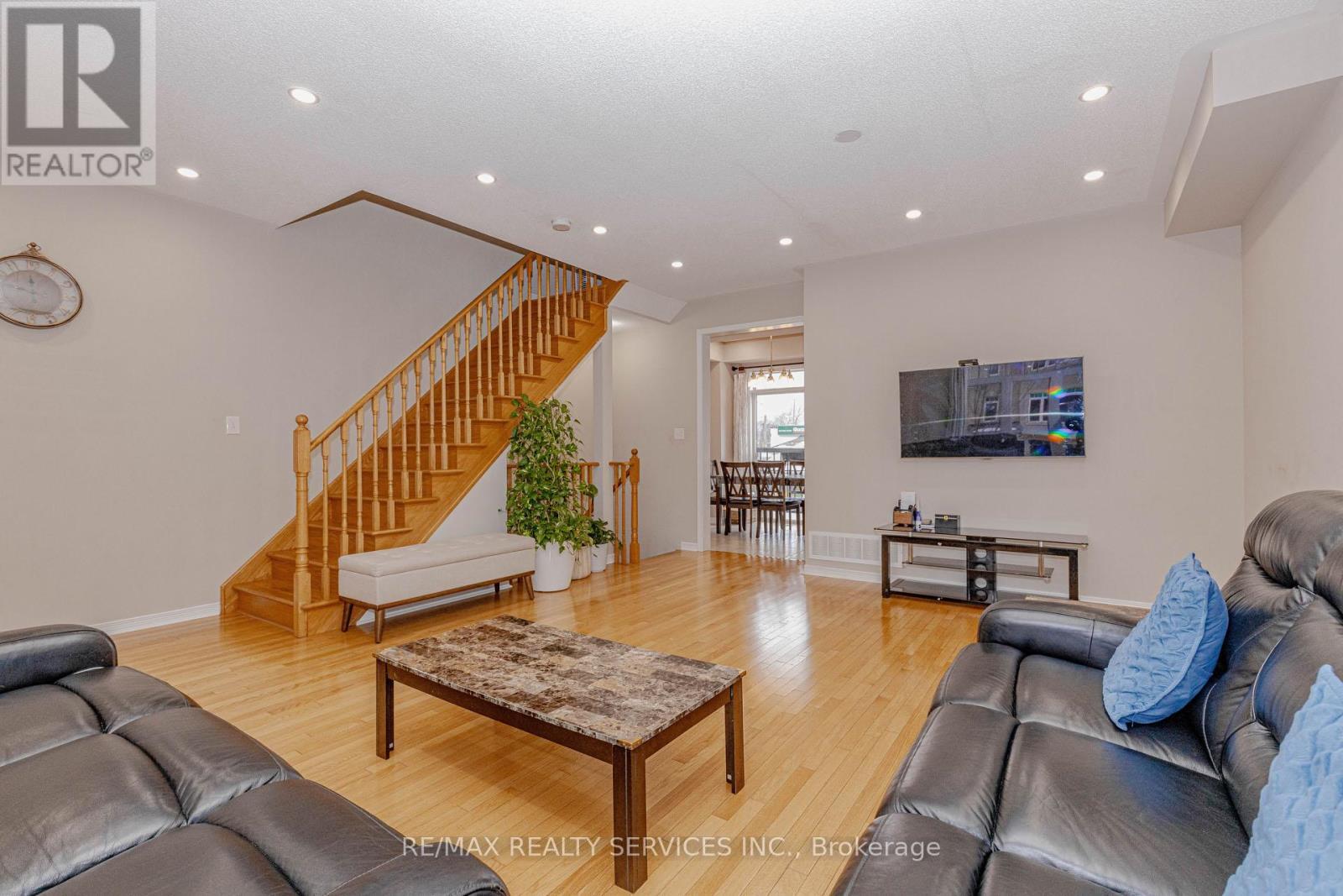 47 Curran Hall Crescent, Toronto, ON - Indoor Photo Showing Living Room