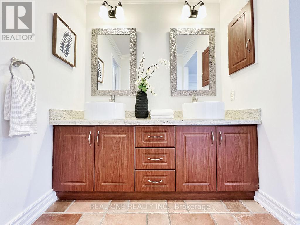 38 Mckay Crescent, Markham, ON - Indoor Photo Showing Bathroom