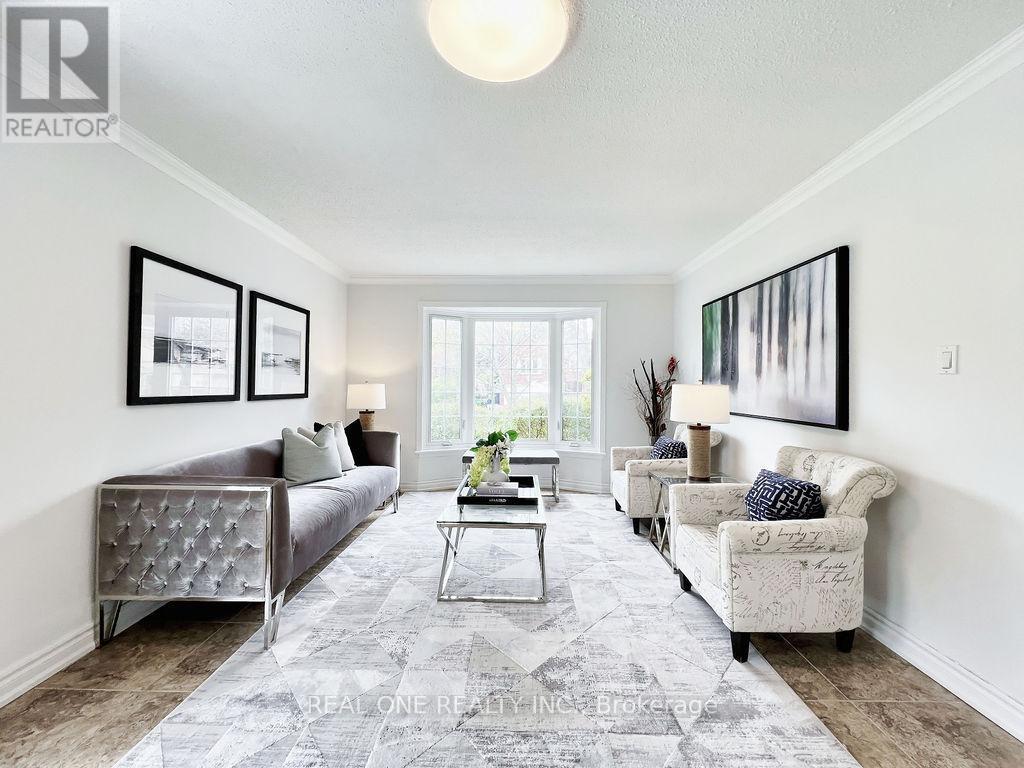 38 Mckay Crescent, Markham, ON - Indoor Photo Showing Living Room