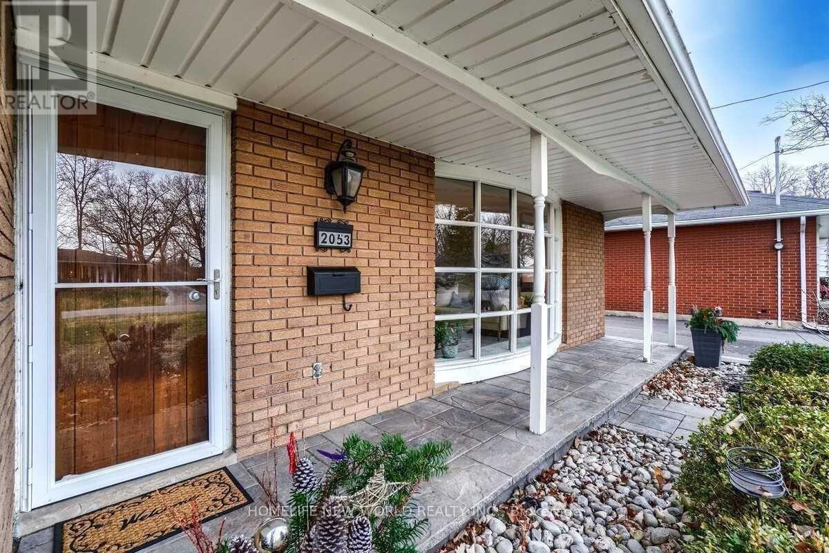 2053 Saxon Road, Oakville, ON - Outdoor With Exterior