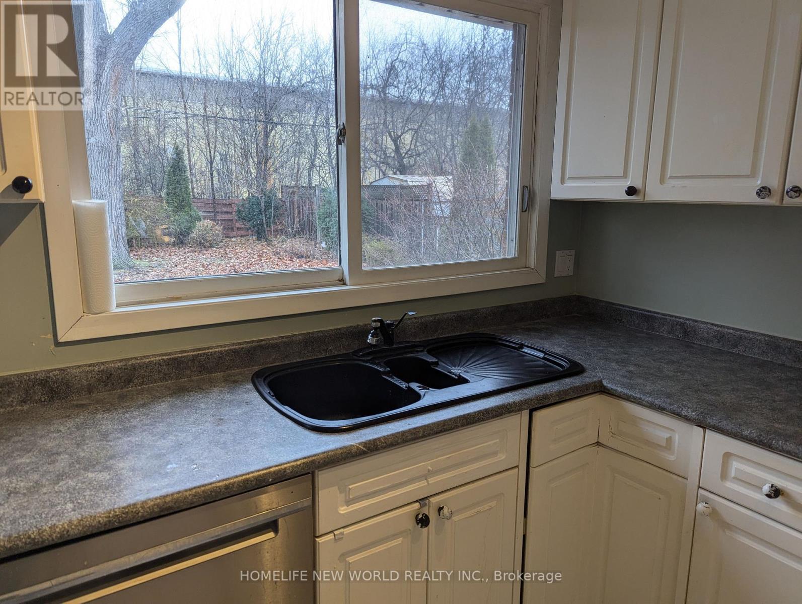 2053 Saxon Road, Oakville, ON - Indoor Photo Showing Kitchen With Double Sink