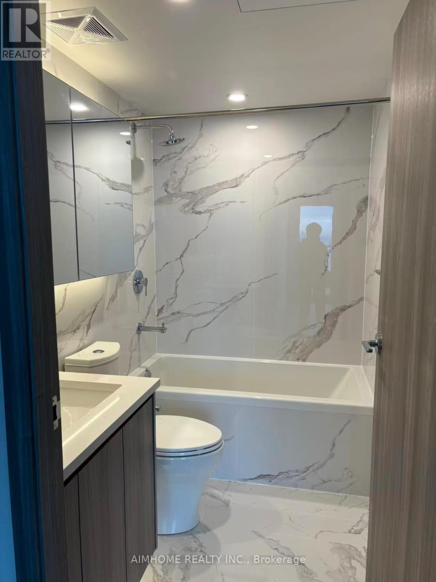 6801 - 3 Concord Cityplace Way, Toronto, ON - Indoor Photo Showing Bathroom