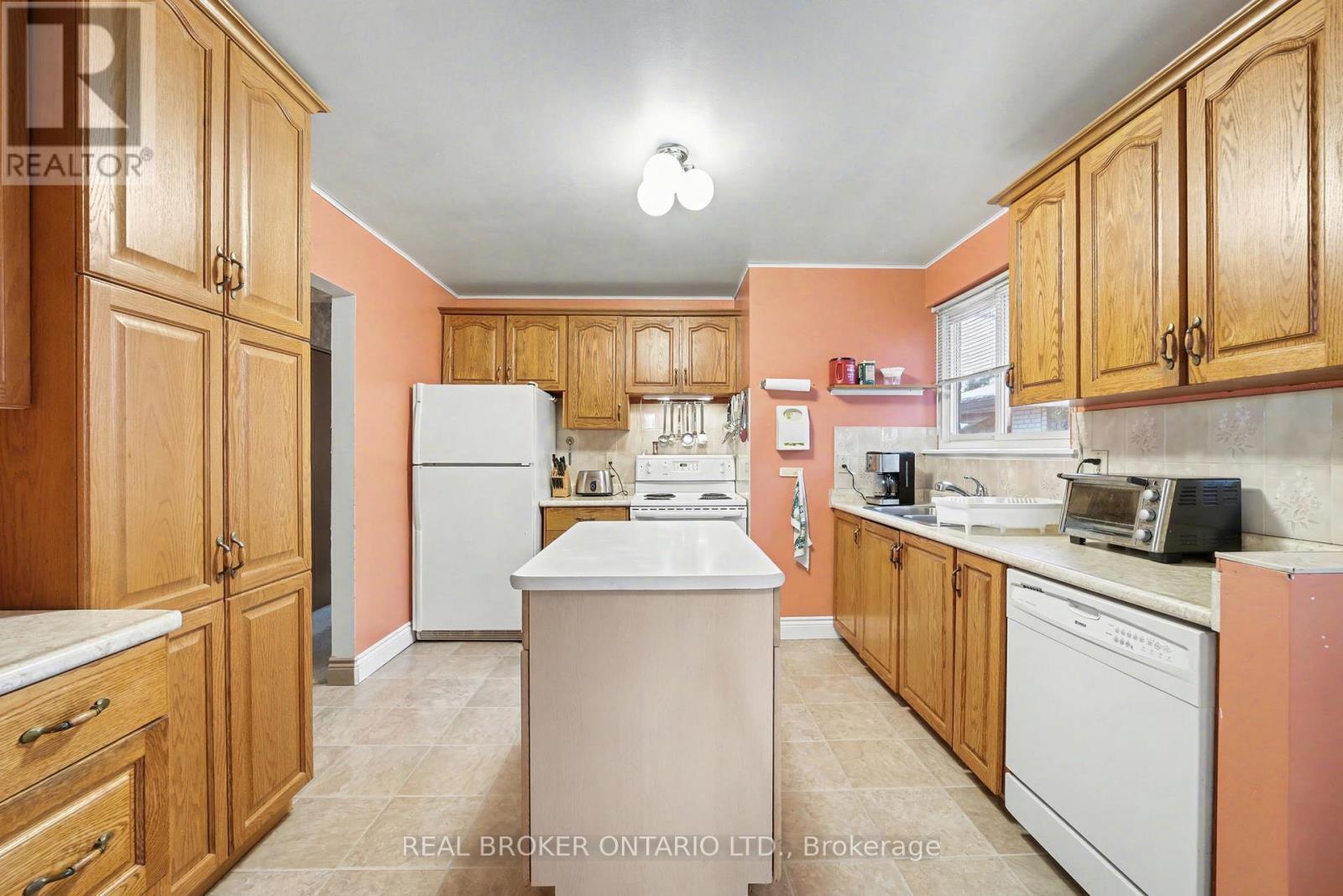 40 Flavian Crescent, Brampton, ON - Indoor Photo Showing Kitchen