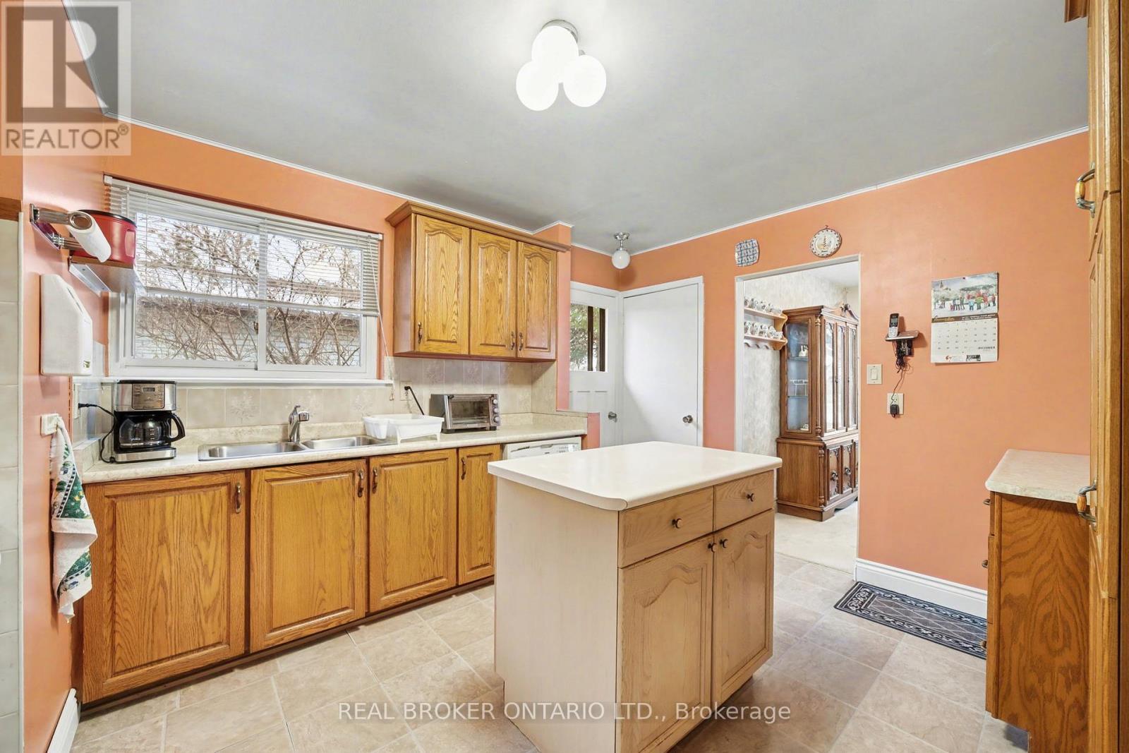 40 Flavian Crescent, Brampton, ON - Indoor Photo Showing Kitchen With Double Sink