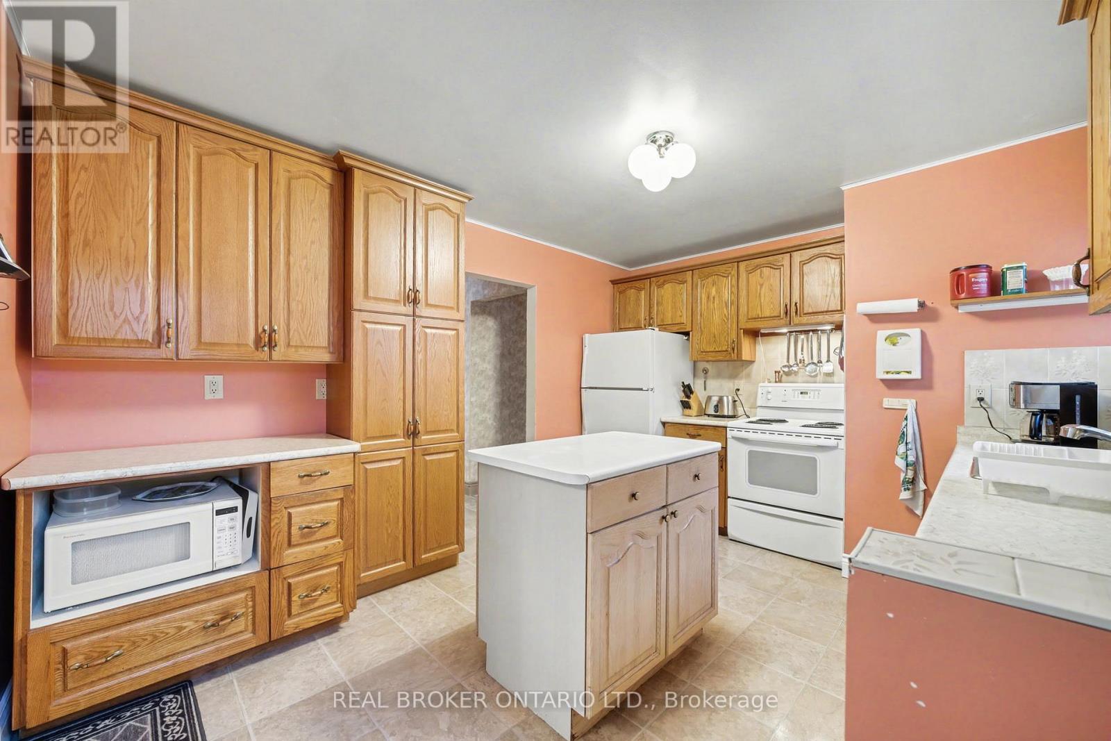40 Flavian Crescent, Brampton, ON - Indoor Photo Showing Kitchen