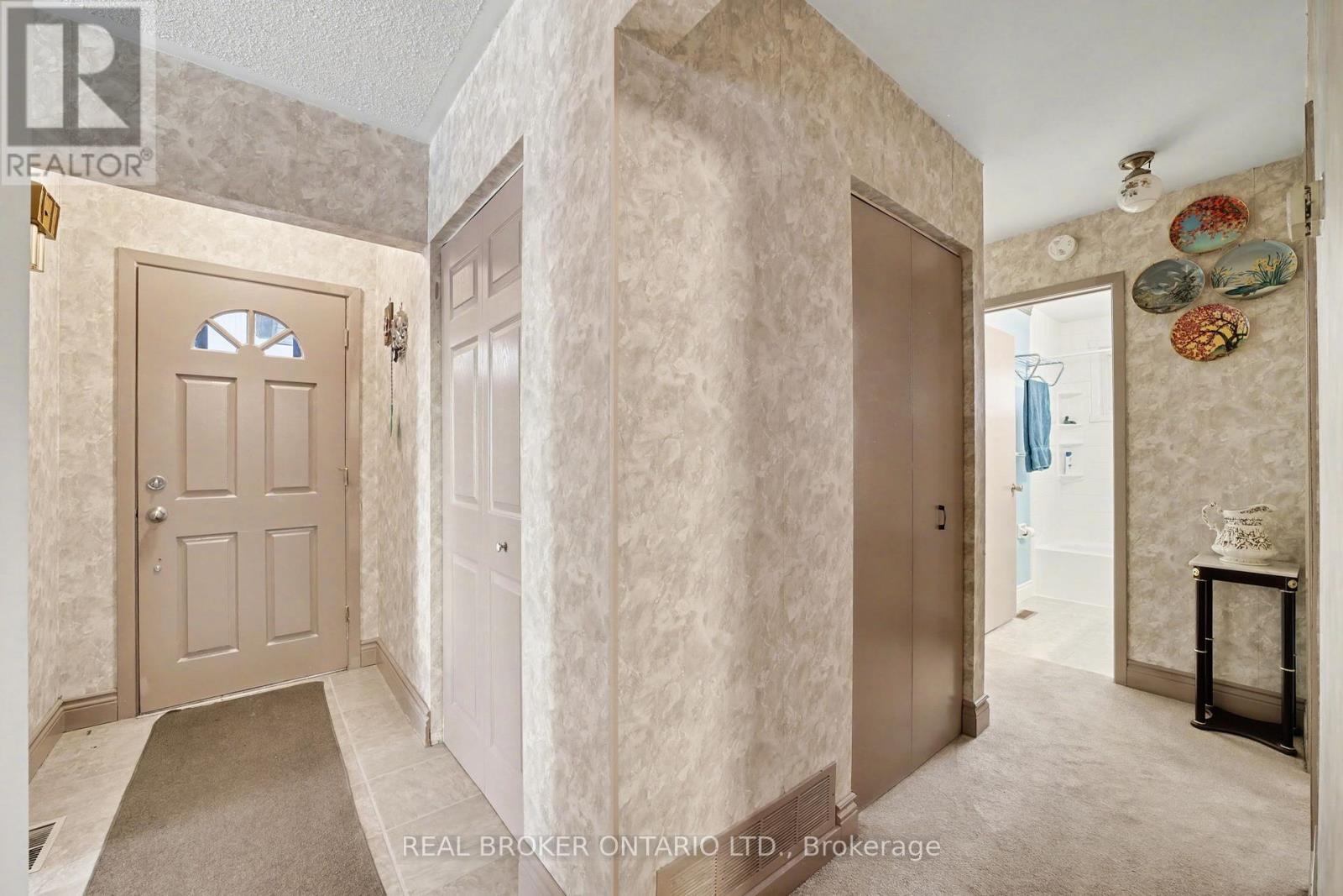 40 Flavian Crescent, Brampton, ON - Indoor Photo Showing Other Room