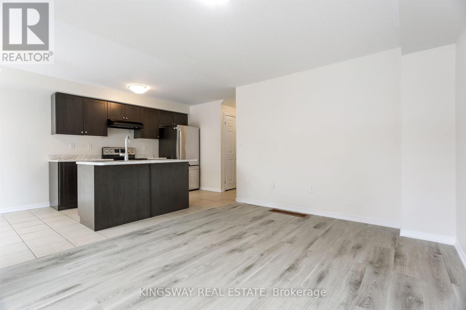 125 Thompson Road, Haldimand, ON - Indoor Photo Showing Kitchen