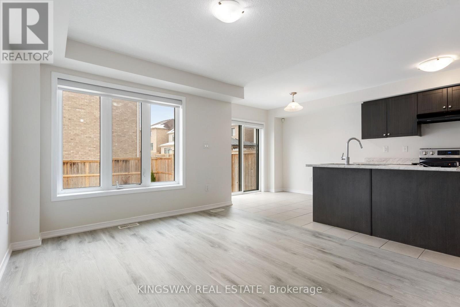 125 Thompson Road, Haldimand, ON - Indoor Photo Showing Kitchen