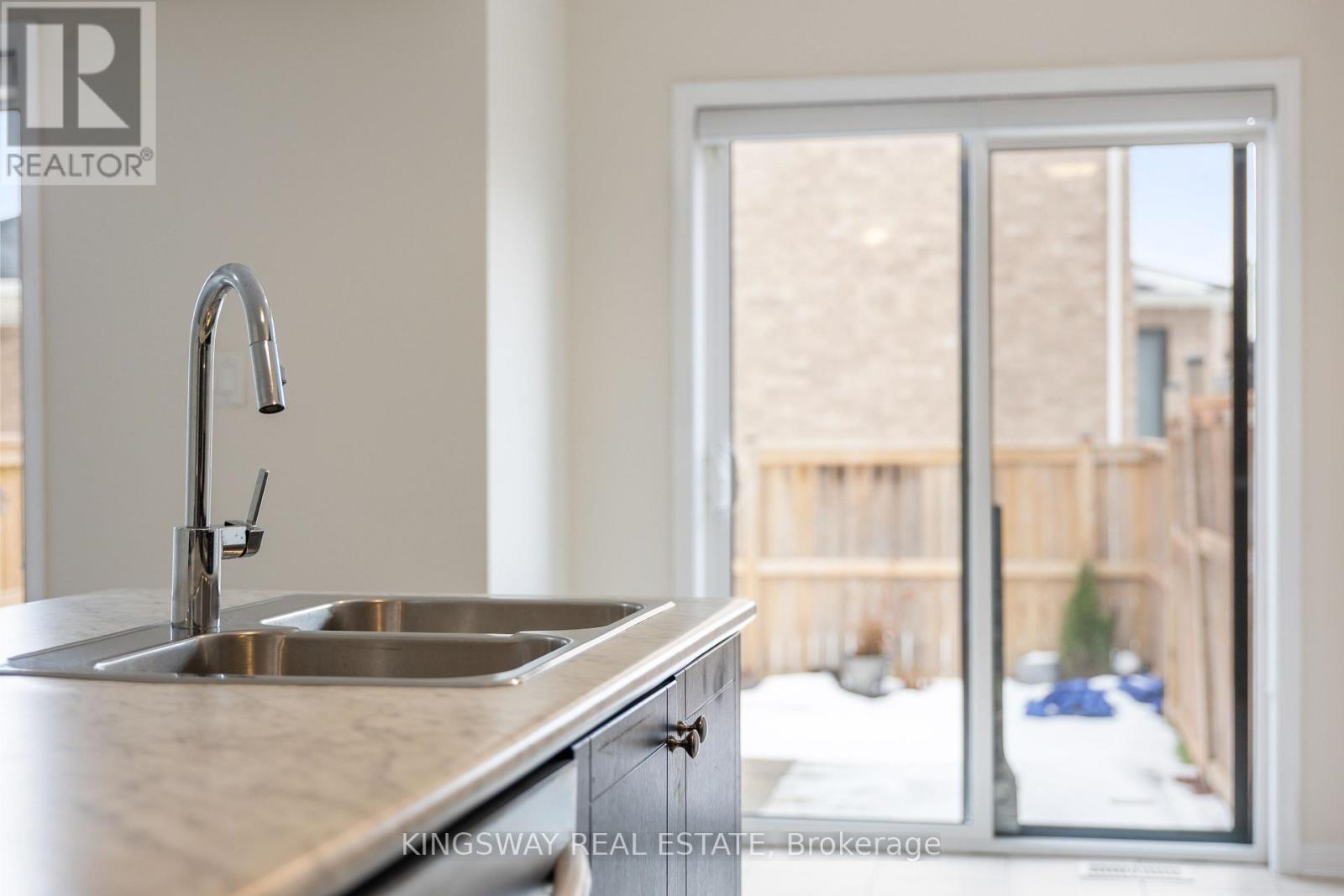125 Thompson Road, Haldimand, ON - Indoor Photo Showing Kitchen With Double Sink