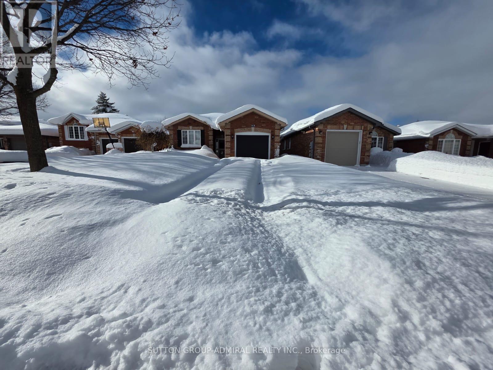 Upper - 12 Revelstoke Court, Barrie, ON - Outdoor With Facade
