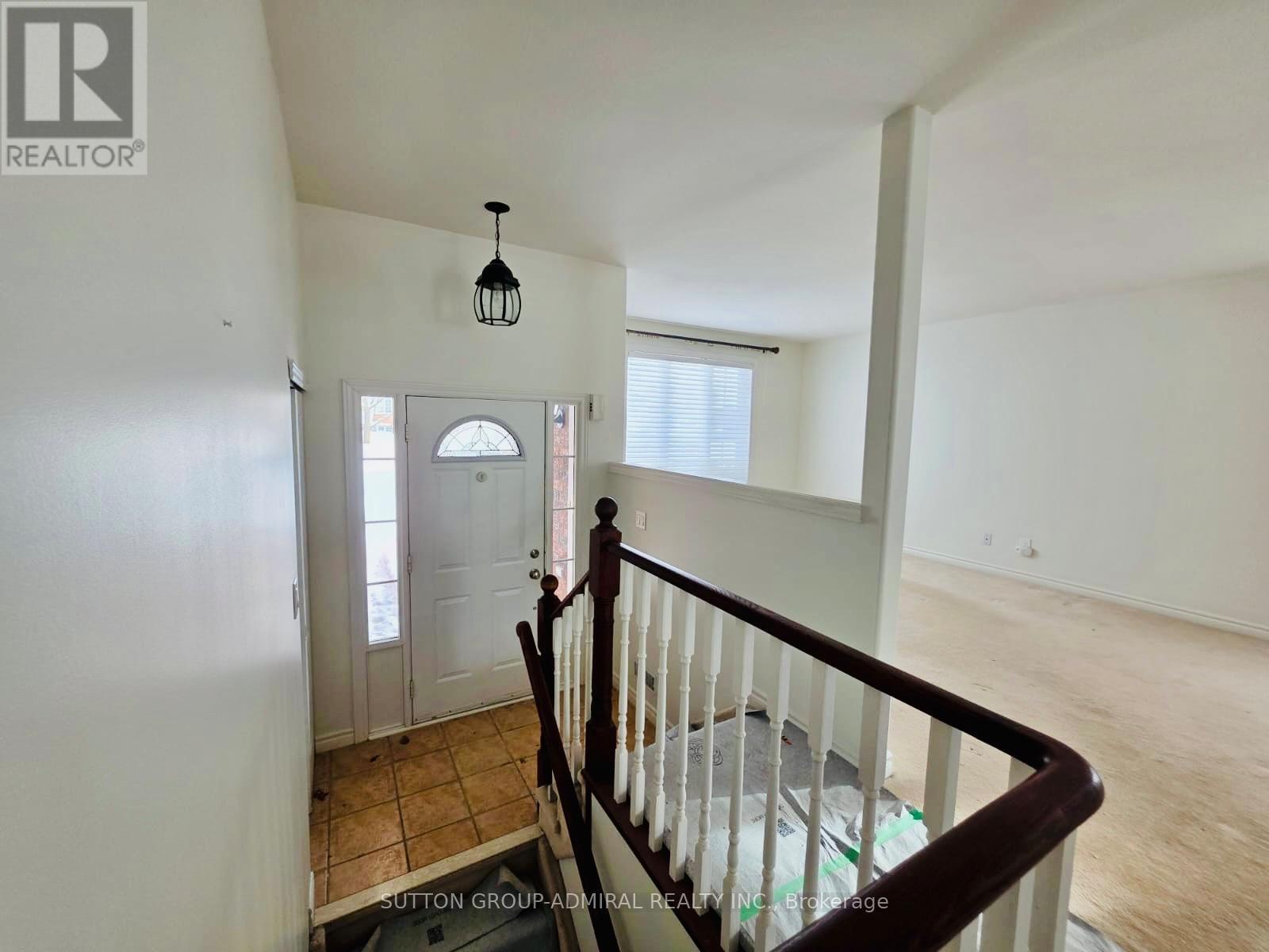 Upper - 12 Revelstoke Court, Barrie, ON - Indoor Photo Showing Other Room