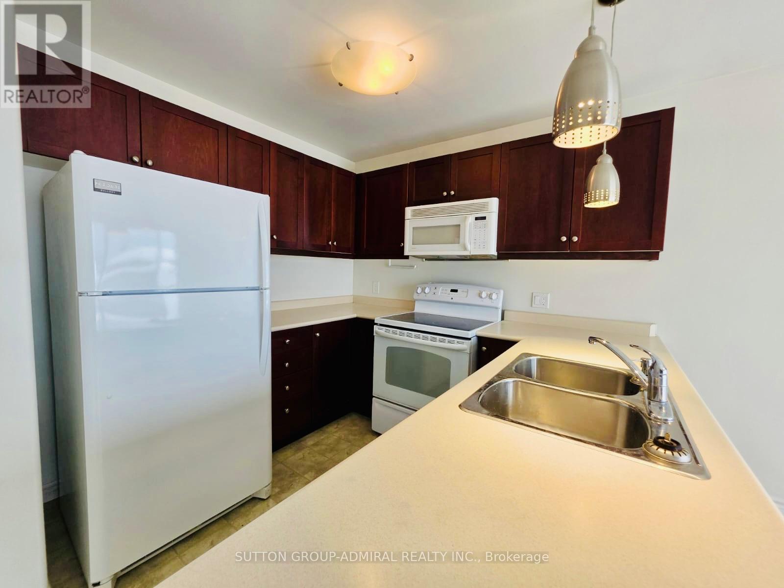 Upper - 12 Revelstoke Court, Barrie, ON - Indoor Photo Showing Kitchen With Double Sink