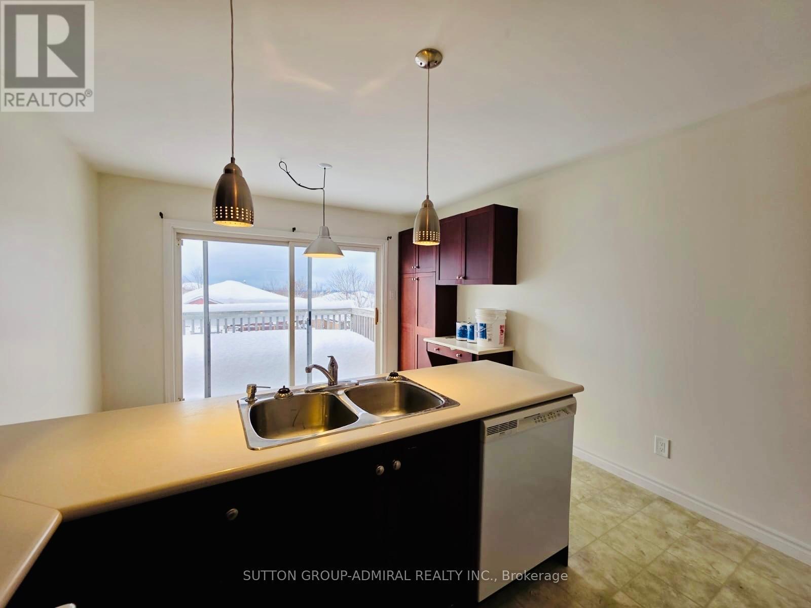 Upper - 12 Revelstoke Court, Barrie, ON - Indoor Photo Showing Kitchen With Double Sink