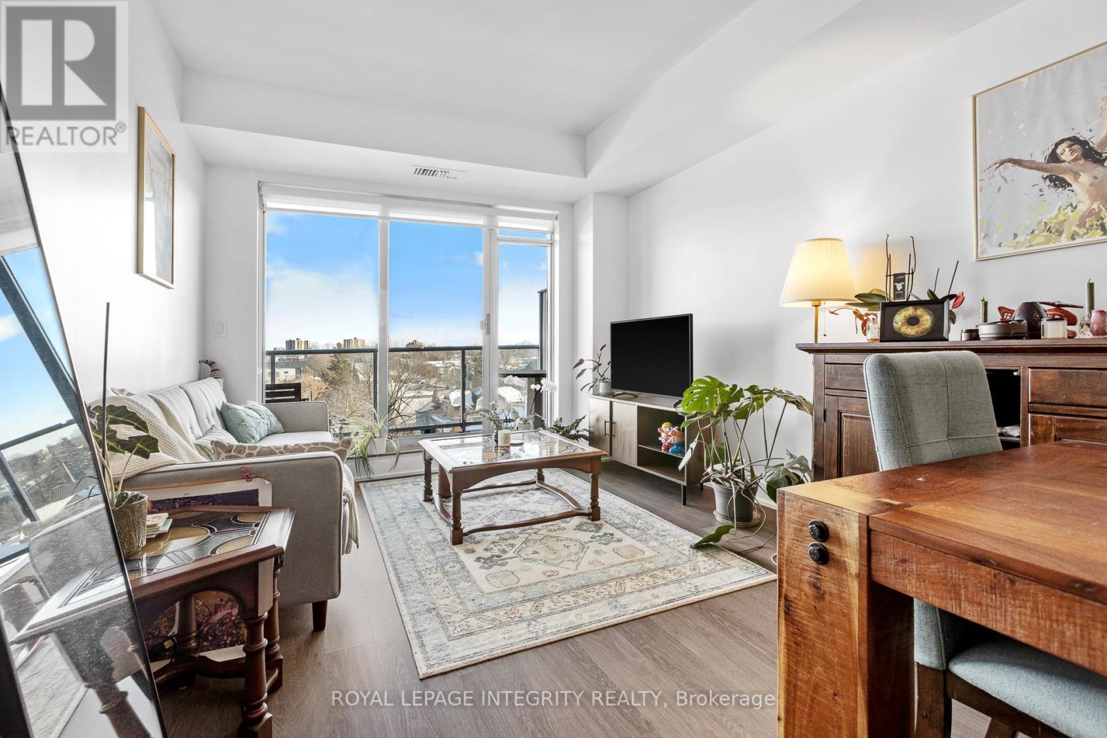 410 - 7 Marquette Avenue, Ottawa, ON - Indoor Photo Showing Living Room