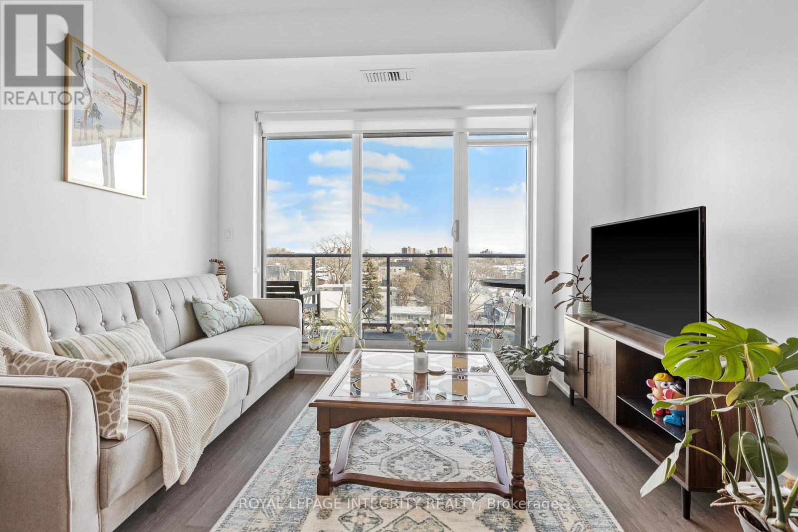 410 - 7 Marquette Avenue, Ottawa, ON - Indoor Photo Showing Living Room