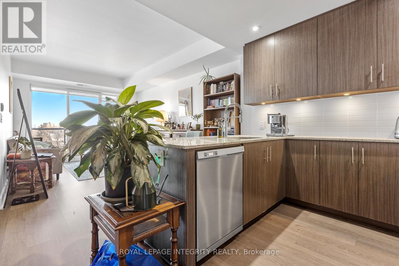 410 - 7 Marquette Avenue, Ottawa, ON - Indoor Photo Showing Kitchen
