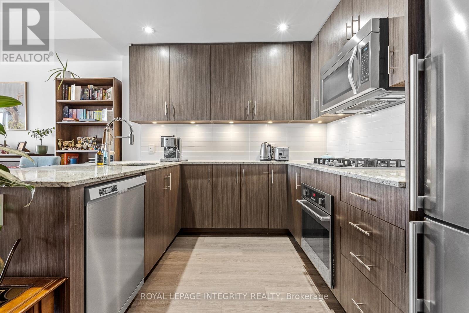 410 - 7 Marquette Avenue, Ottawa, ON - Indoor Photo Showing Kitchen With Stainless Steel Kitchen With Upgraded Kitchen