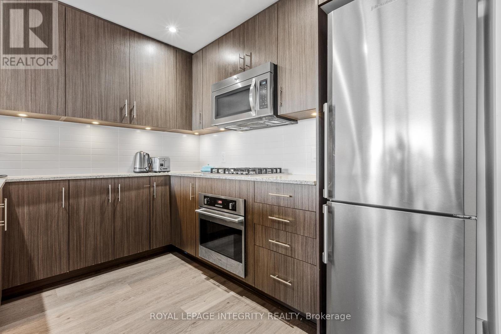 410 - 7 Marquette Avenue, Ottawa, ON - Indoor Photo Showing Kitchen With Stainless Steel Kitchen With Upgraded Kitchen