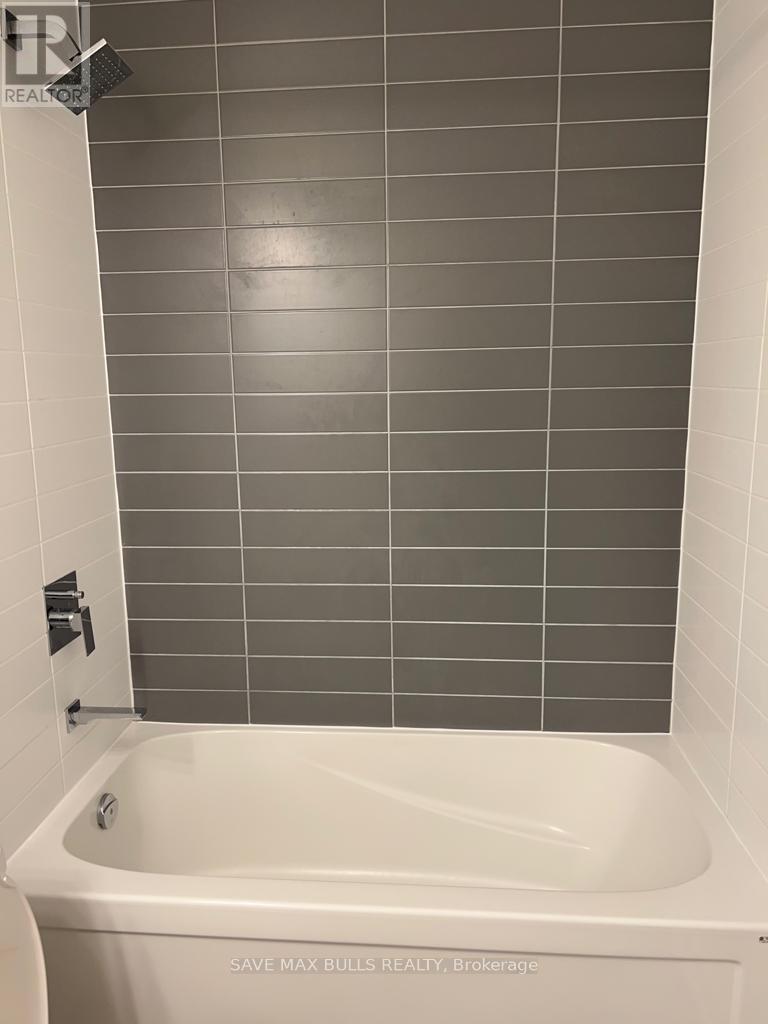 2011 - 4011 Brickstone Mews, Mississauga, ON - Indoor Photo Showing Bathroom