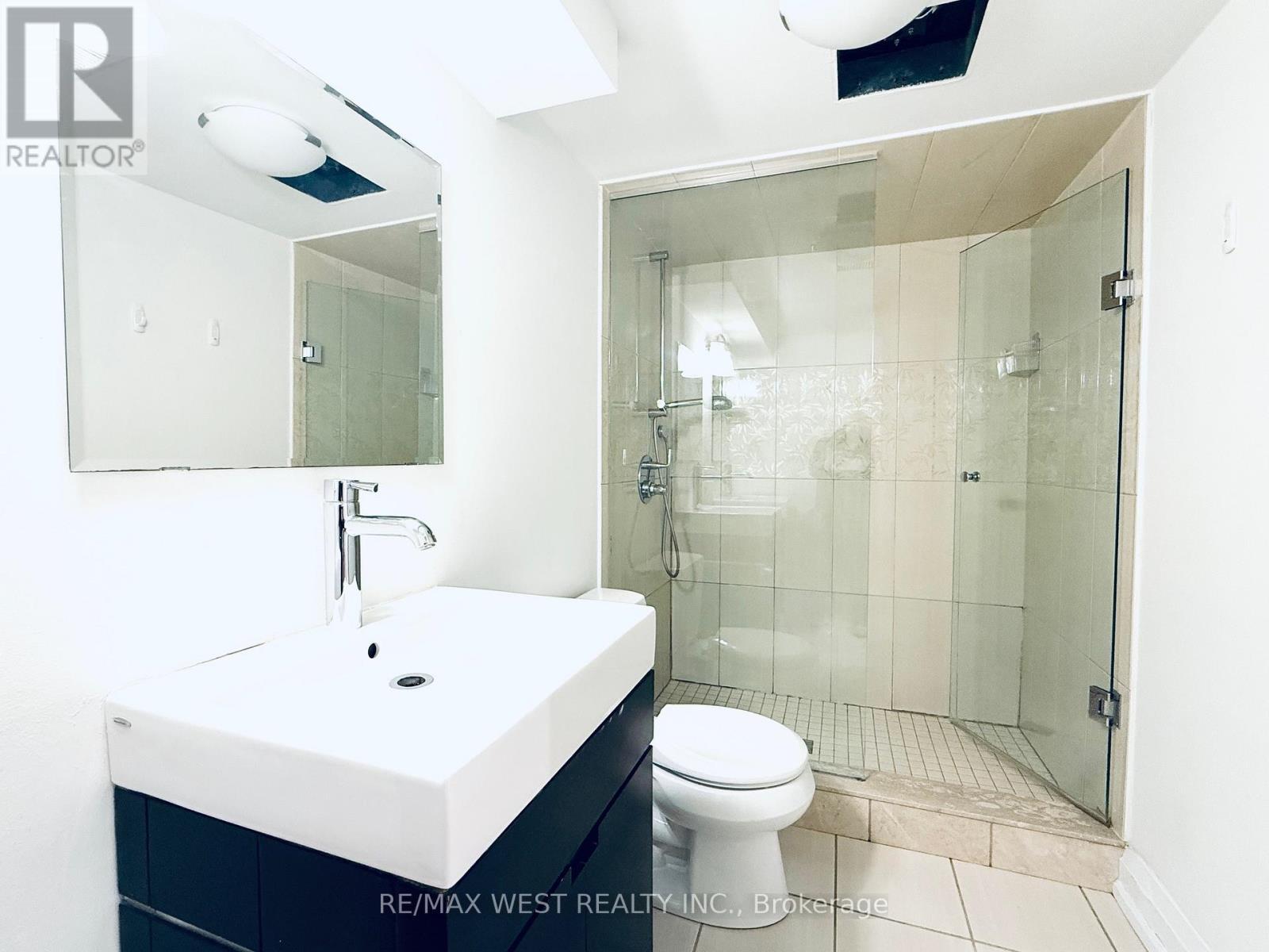 Lower - 43 Dunblaine Avenue, Toronto, ON - Indoor Photo Showing Bathroom