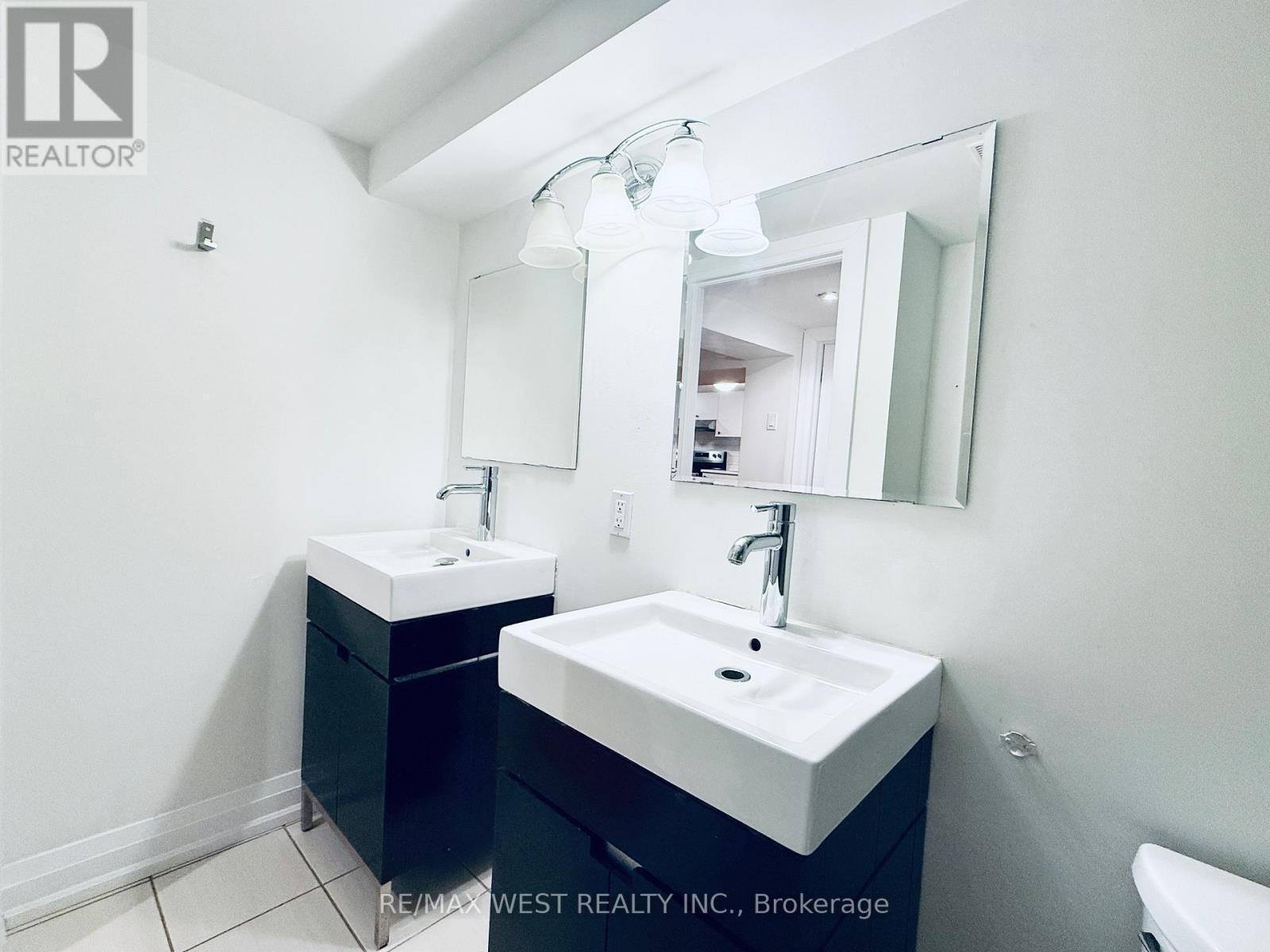 Lower - 43 Dunblaine Avenue, Toronto, ON - Indoor Photo Showing Bathroom