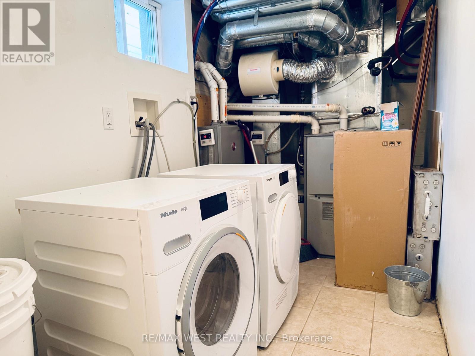 Lower - 43 Dunblaine Avenue, Toronto, ON - Indoor Photo Showing Laundry Room