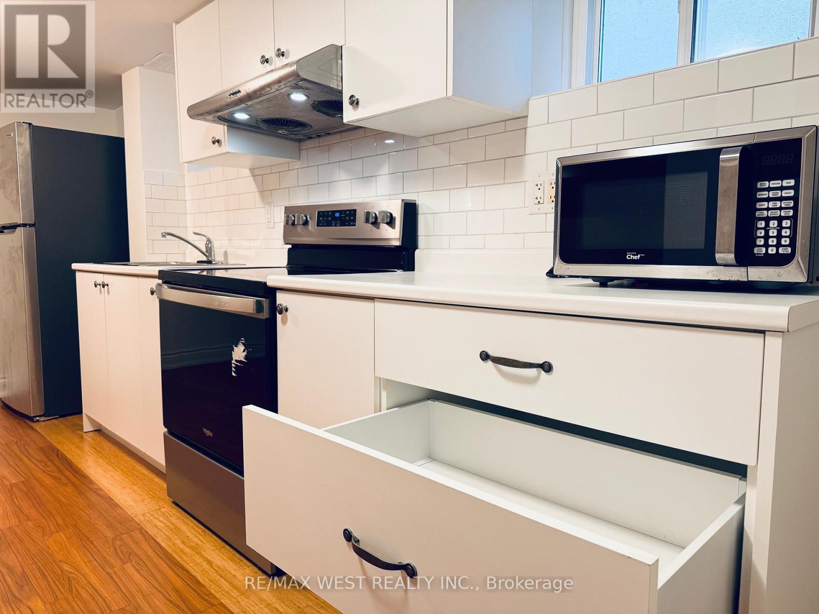 Lower - 43 Dunblaine Avenue, Toronto, ON - Indoor Photo Showing Kitchen